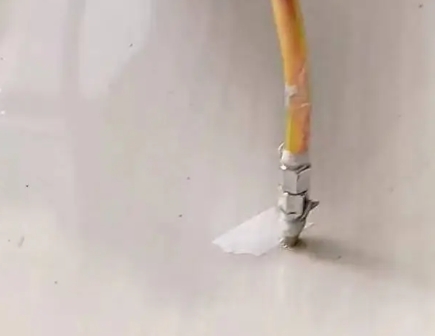 兴隆瓷砖空鼓维修公司专业解答在瓷砖铺贴过程中，如果使用的砂料过粗（如全部使用了粗砂），可能会导致以下问题